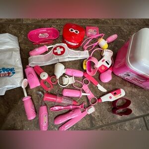 Girls doctor play set